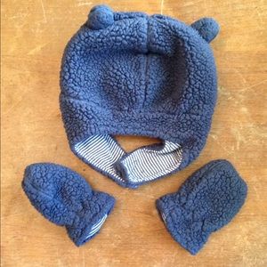 Carters hat/glove set- excellent used condition